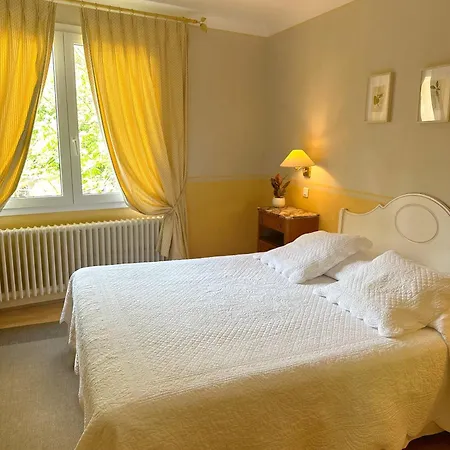 Отель Le Relais Notre Dame 3*
