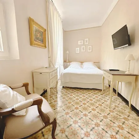 Отель Le Relais Notre Dame 3*
